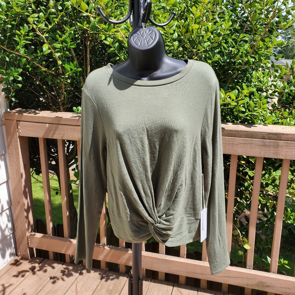 🎁Twist front top